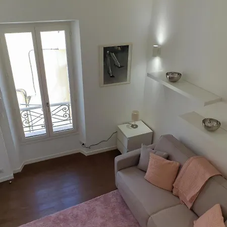 Neuf Et Vieil * Antibes